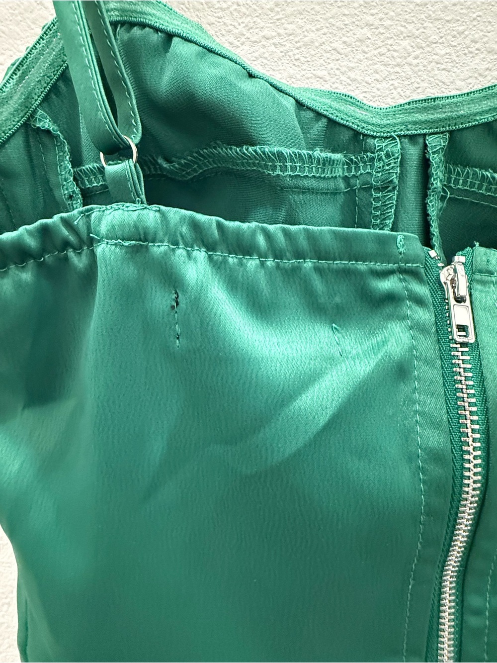 PrettyLittleThing Green Satin Boned Corset Top - Picture 3 of 10